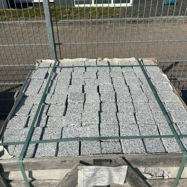 Granit Pflastersteine 9×9×9 cm – geflammt, gesägt & gespalten
