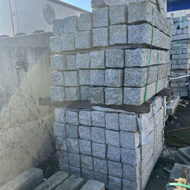Palisaden aus Granit | allseits gespalten