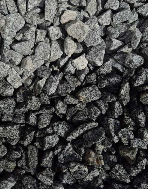 Granitsplitt Hellgrau 16–22 mm – Frostsicher & vielseitig einsetzbar
