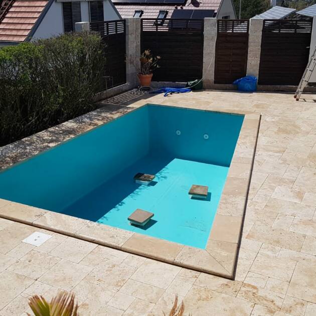 Travertin Light Poolplatten / Poolumrandung 61 × 30,6 × 3 cm – Bullnose, getrommelt