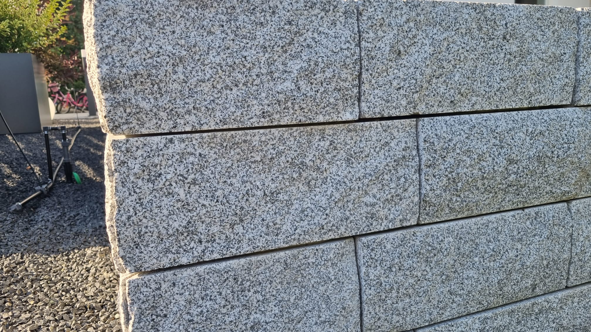Granit Mauersteine 15×20×40 cm – feinkörnig, gesägt & sichtseitig naturgespalten – Bild 8
