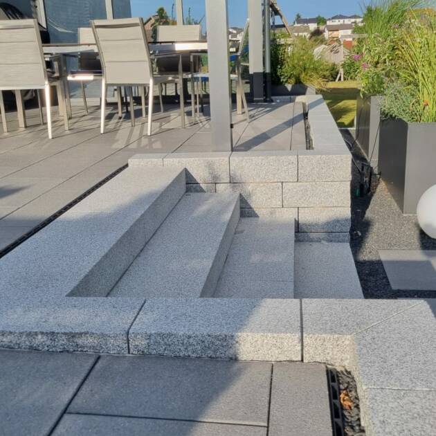 Granit Blockstufen 15×35×150 cm – allseits gesägt & sandgestrahlt