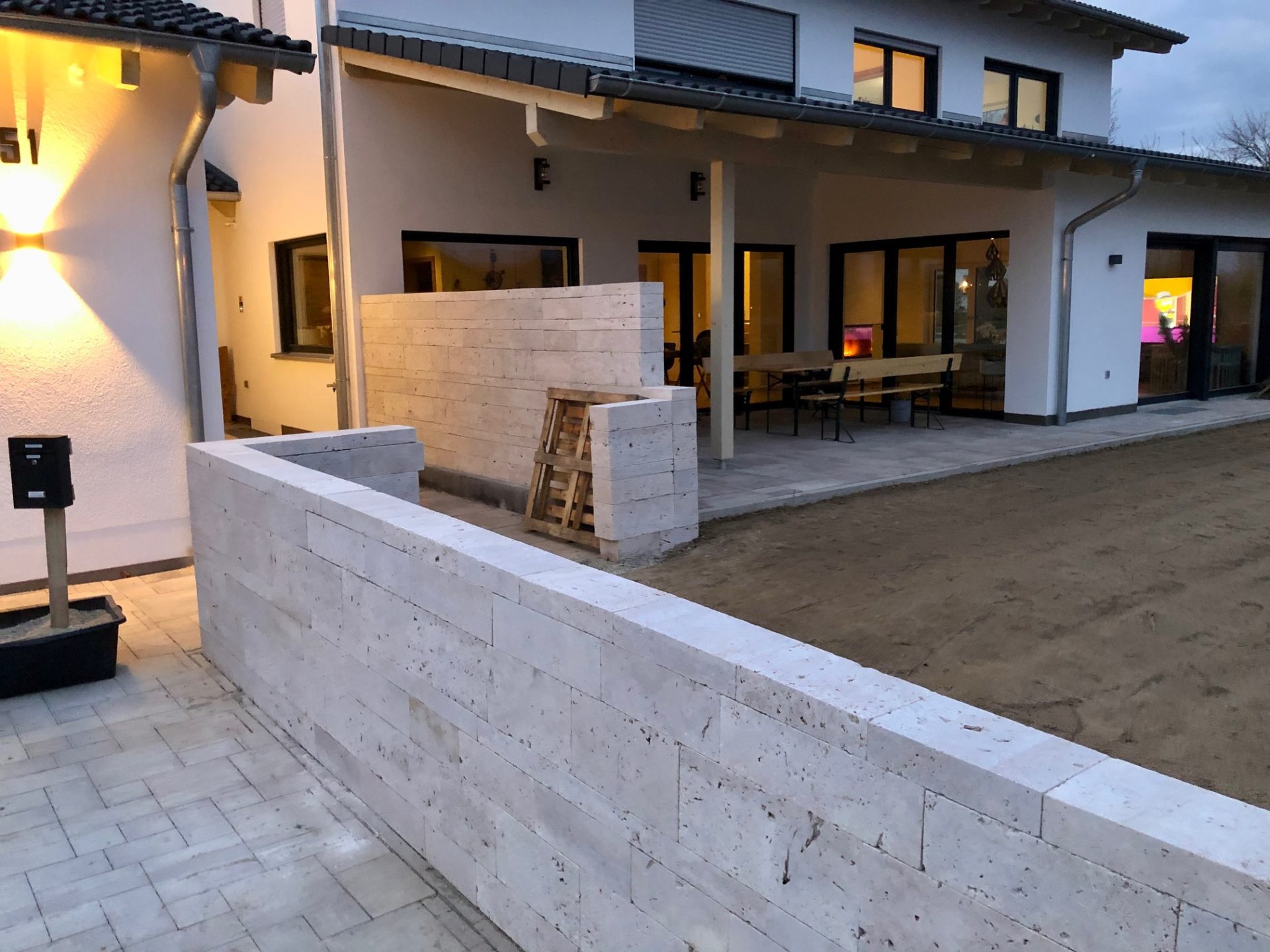 Travertin Light Mauersteine – gesägt & getrommelt
