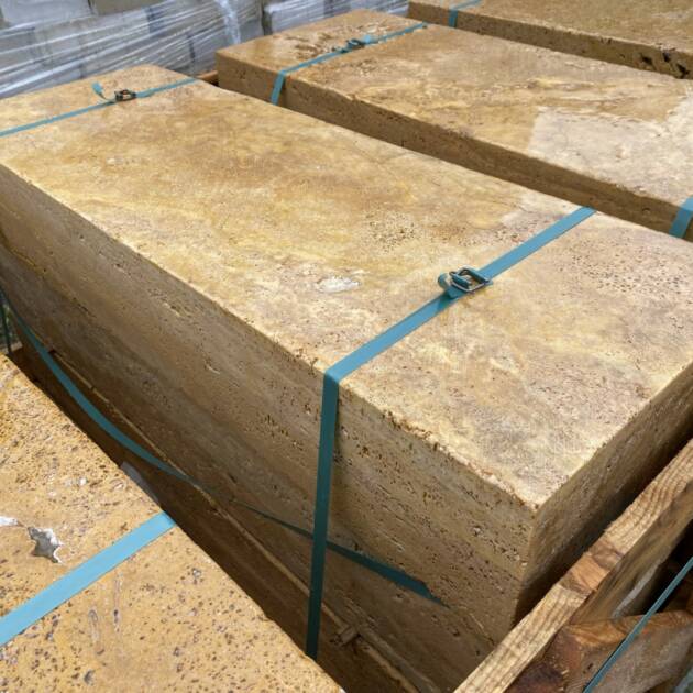 Travertin Gold Randsteine 100×30×7,5 cm – gesägt & getrommelt