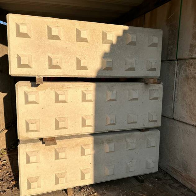 Beton Lego Steine 60×60×60 cm – Kompakter Betonblock für Stützwände & Boxensysteme