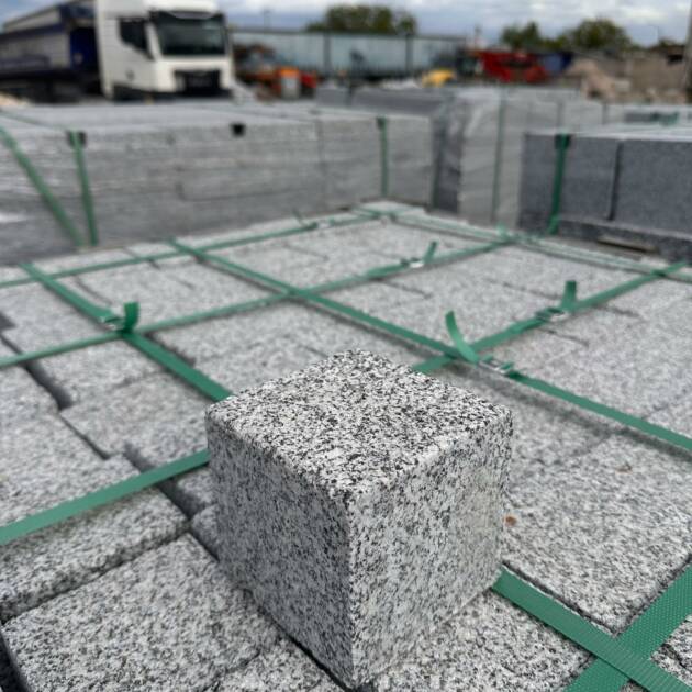 Granit pflastersteine 8x10x10 cm – Bergama Grau, gesägt & sandgestrahlt, Premium Natursteinpflaster